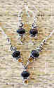 Contrasting stones necklace